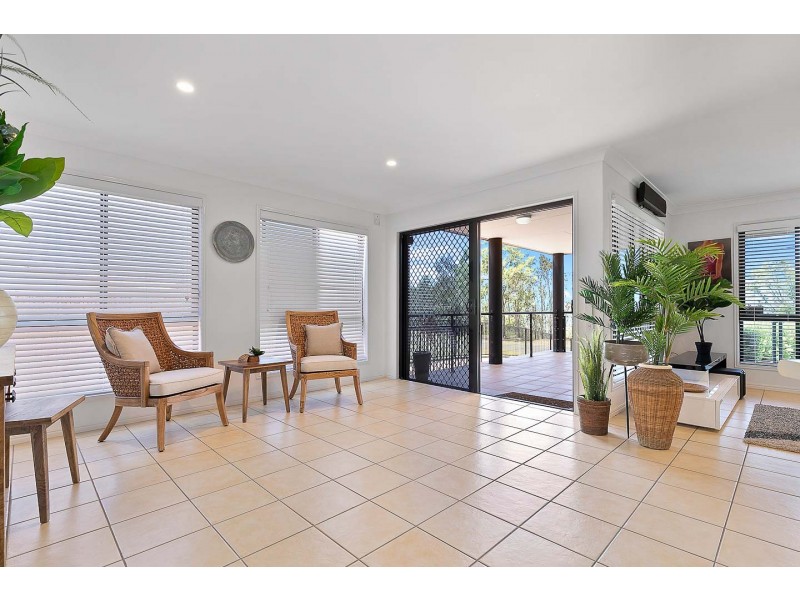 105 Esplanade, Point Vernon QLD 4655