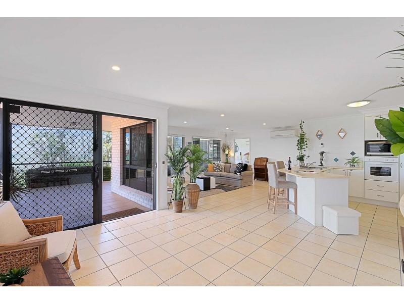 105 Esplanade, Point Vernon QLD 4655