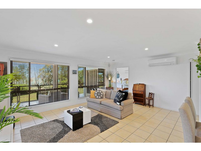 105 Esplanade, Point Vernon QLD 4655