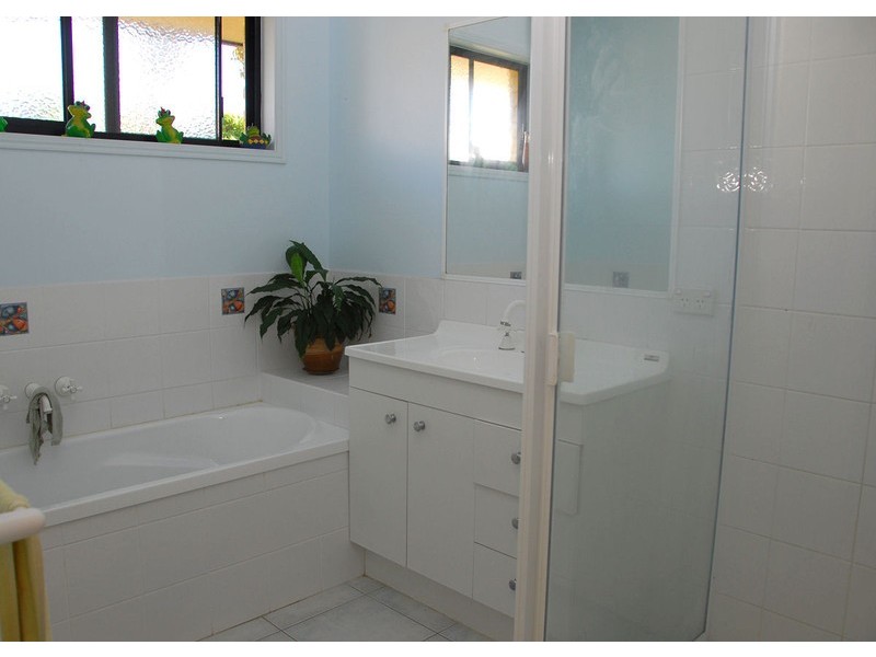 60A  Corfield St, Point Vernon QLD 4655