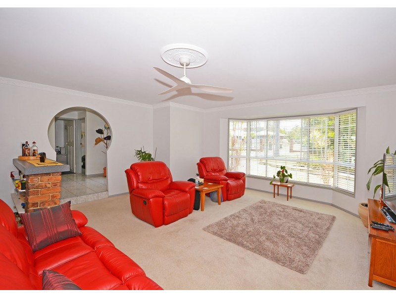 16 Windemere Road, Wondunna QLD 4655
