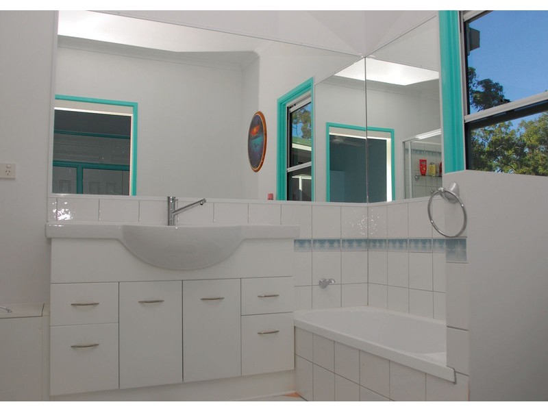 308 The Yachtmans Drive, Burrum Heads QLD 4659