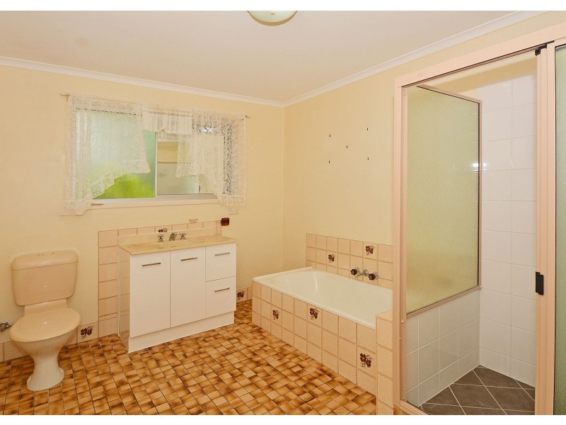 54 William Street, Urangan QLD 4655