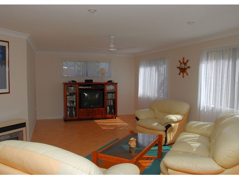 16 Meadow Drive, Dundowran Beach QLD 4655