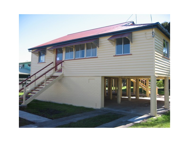 10 King Street, Urangan QLD 4655