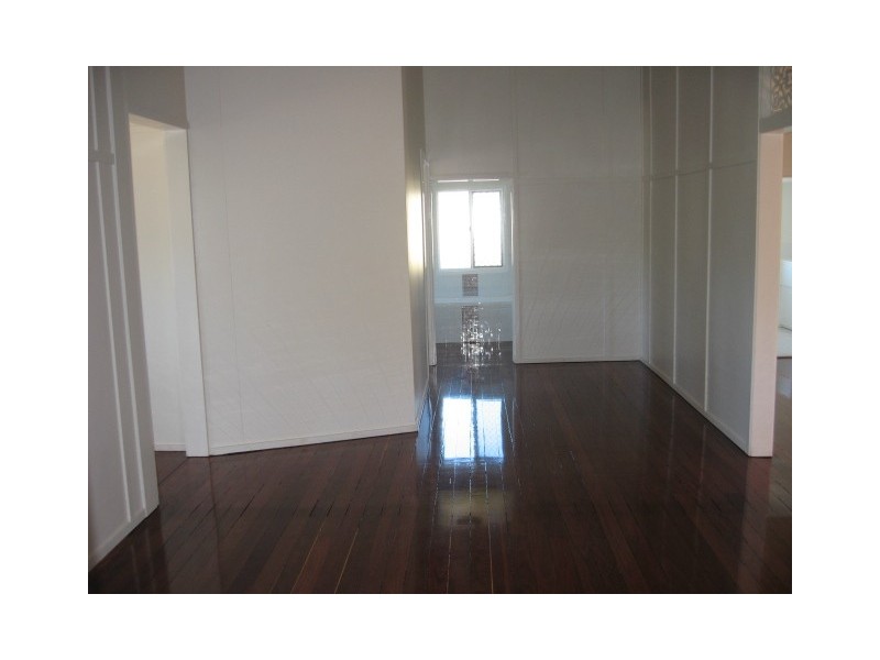 10 King Street, Urangan QLD 4655