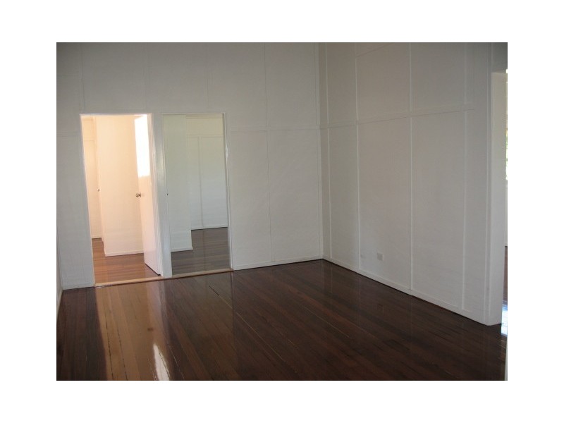 10 King Street, Urangan QLD 4655