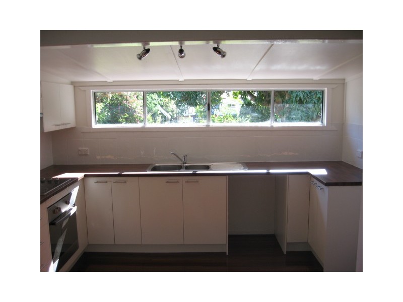 10 King Street, Urangan QLD 4655