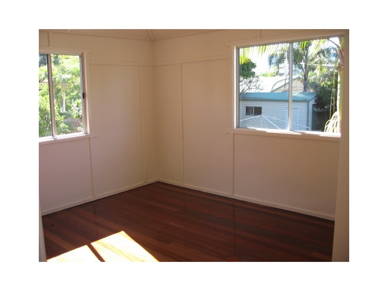 10 King Street, Urangan QLD 4655