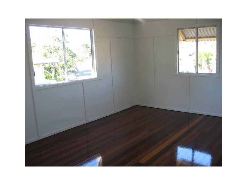 10 King Street, Urangan QLD 4655