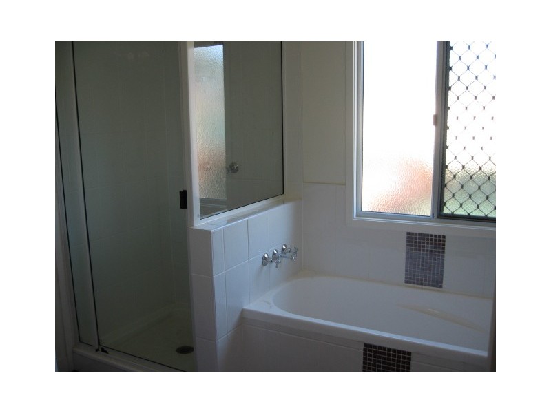 10 King Street, Urangan QLD 4655