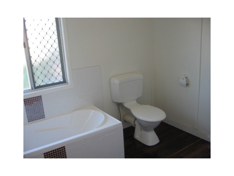 10 King Street, Urangan QLD 4655