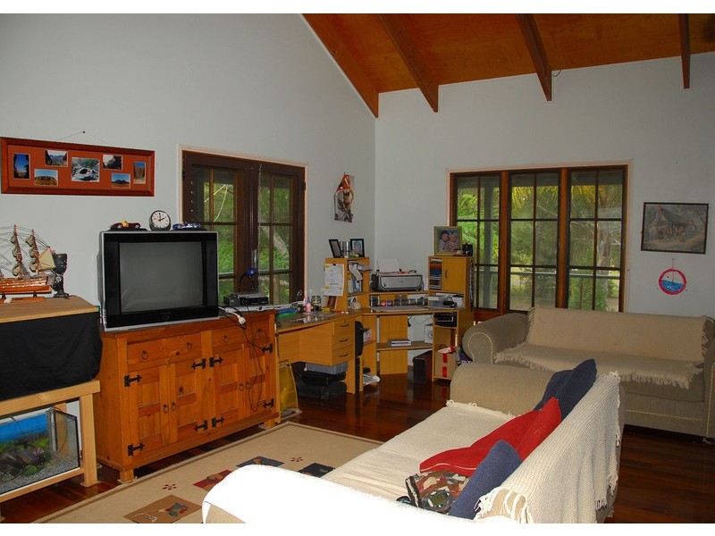 11 Virtue Ave, Booral QLD 4655