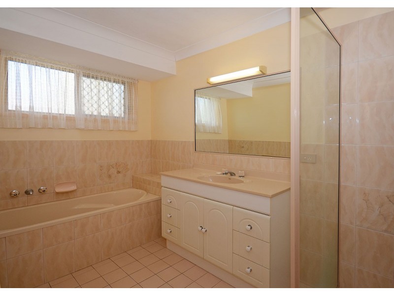 12 Meledie Avenue, Kawungan QLD 4655