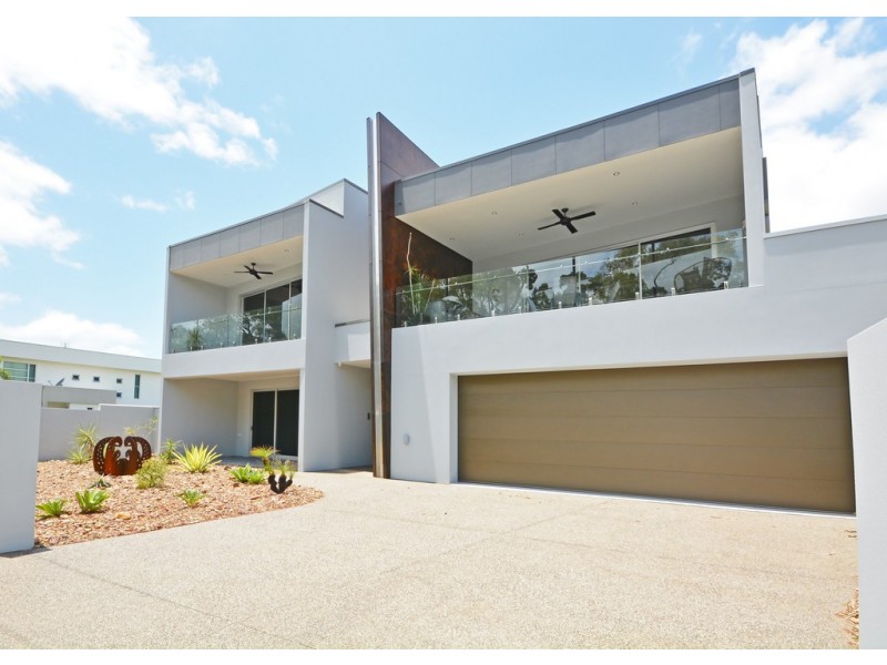 513 Esplanade, Urangan QLD 4655