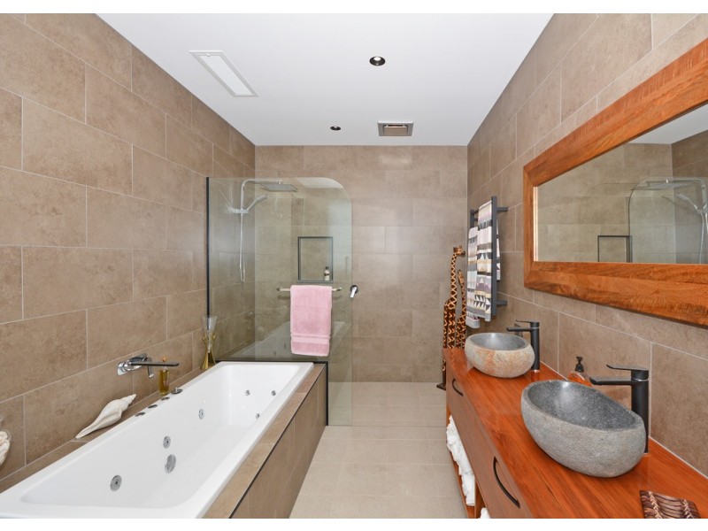 513 Esplanade, Urangan QLD 4655