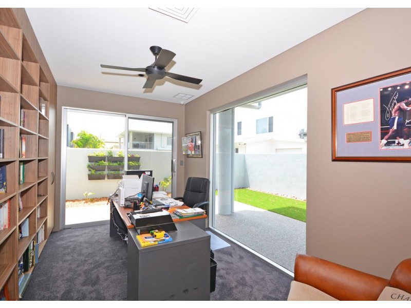 513 Esplanade, Urangan QLD 4655