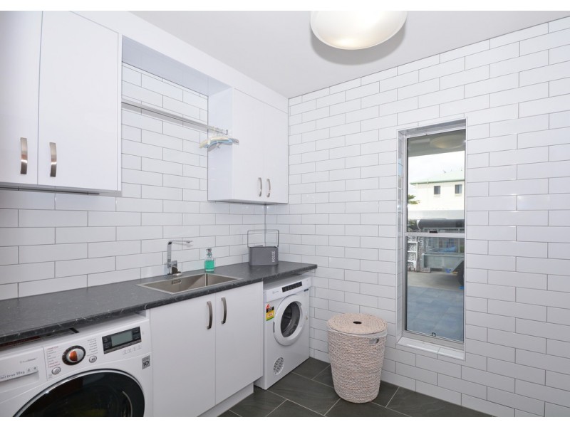 513 Esplanade, Urangan QLD 4655