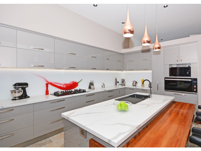 513 Esplanade, Urangan QLD 4655