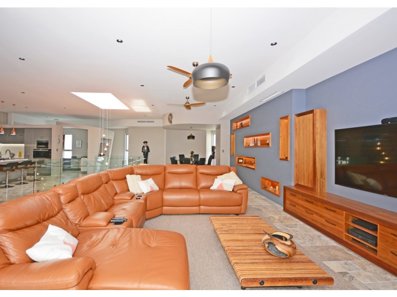 513 Esplanade, Urangan QLD 4655