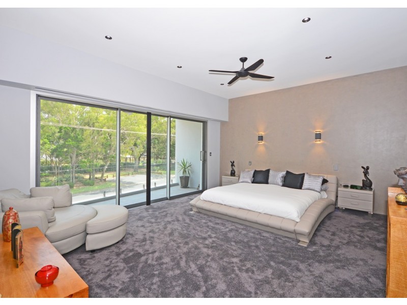 513 Esplanade, Urangan QLD 4655