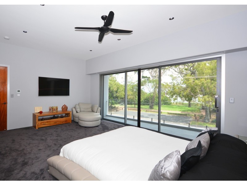 513 Esplanade, Urangan QLD 4655