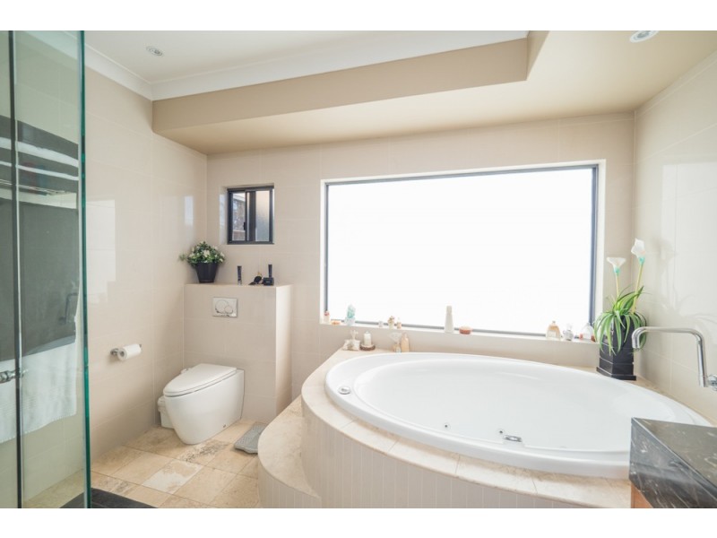 190 Esplanade, Point Vernon QLD 4655