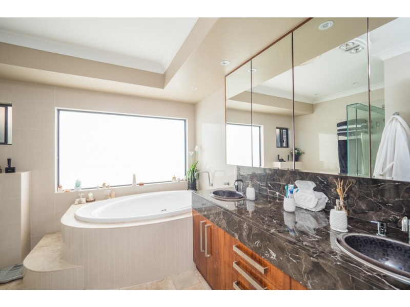 190 Esplanade, Point Vernon QLD 4655