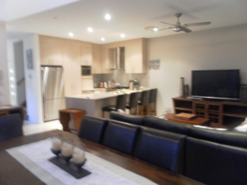 3/8 Hervey Street, Scarness QLD 4655