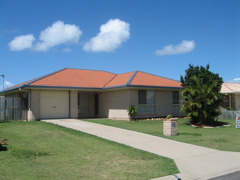 26 Deloraine Ave, Urangan QLD 4655