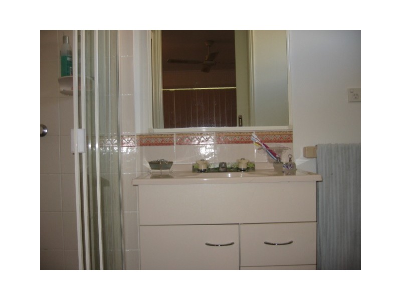 26 Deloraine Ave, Urangan QLD 4655