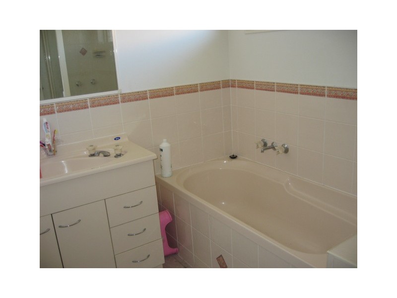 26 Deloraine Ave, Urangan QLD 4655