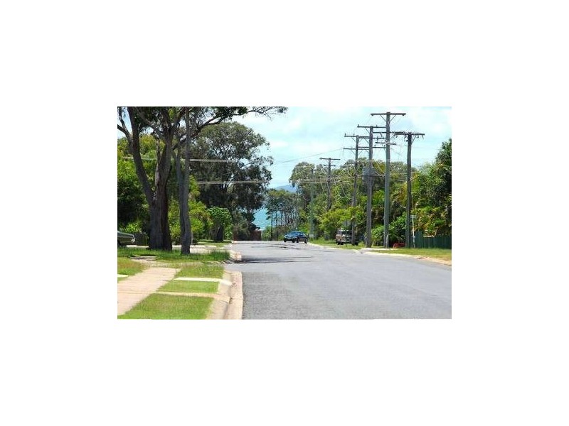 46 Moolyyir Street, Urangan QLD 4655