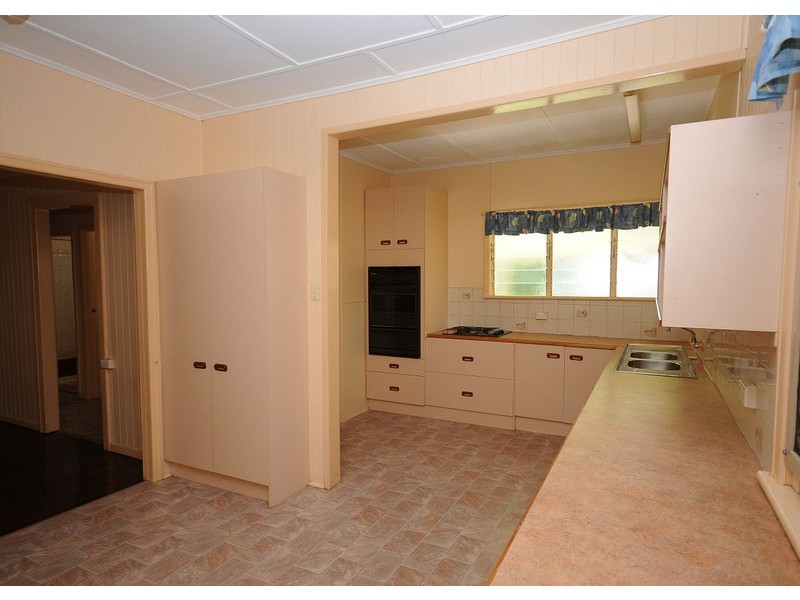 75 Dayman St, Urangan QLD 4655