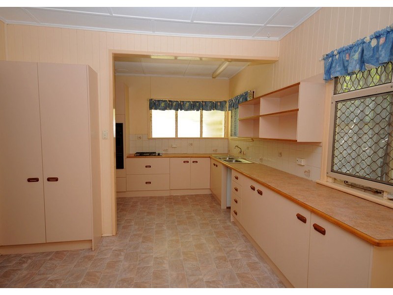 75 Dayman St, Urangan QLD 4655