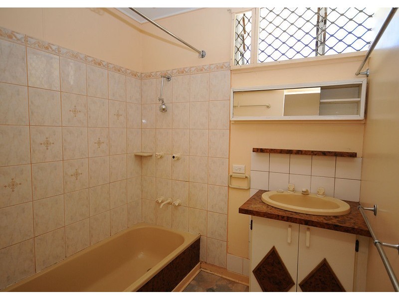 75 Dayman St, Urangan QLD 4655