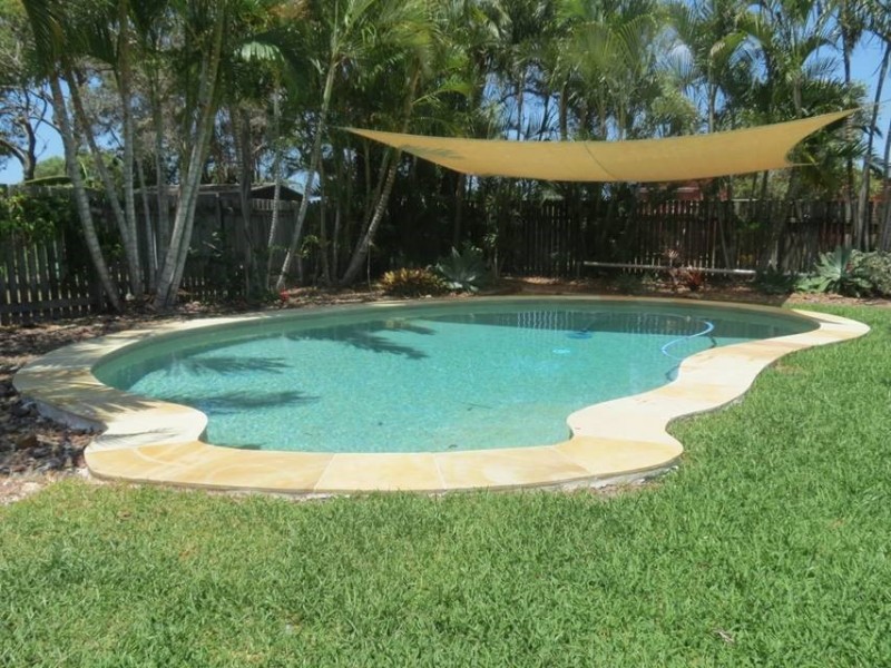 74 Lauren Street, Urangan QLD 4655