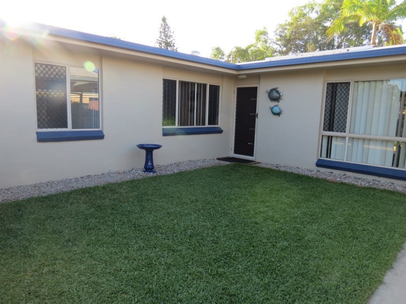 74 Lauren Street, Urangan QLD 4655