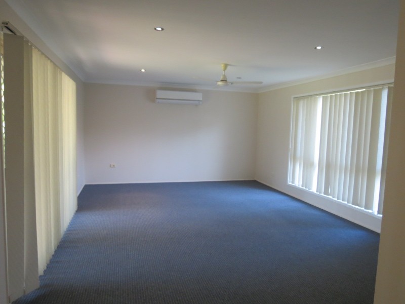 74 Lauren Street, Urangan QLD 4655