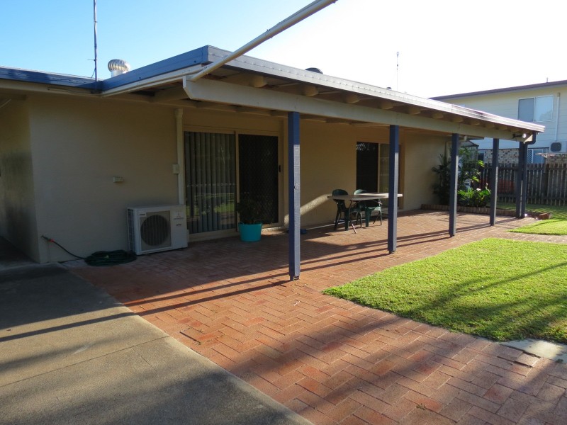 74 Lauren Street, Urangan QLD 4655