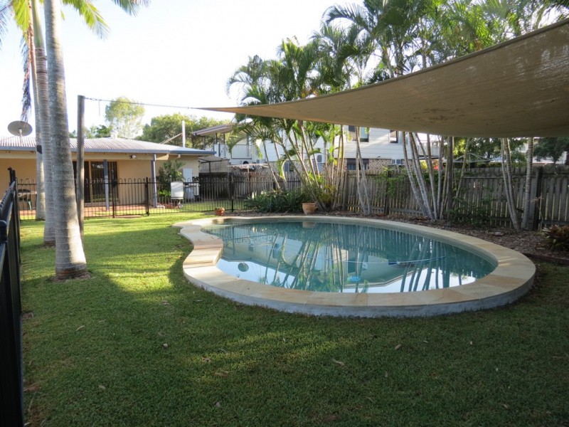 74 Lauren Street, Urangan QLD 4655