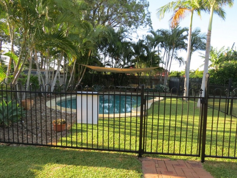 74 Lauren Street, Urangan QLD 4655