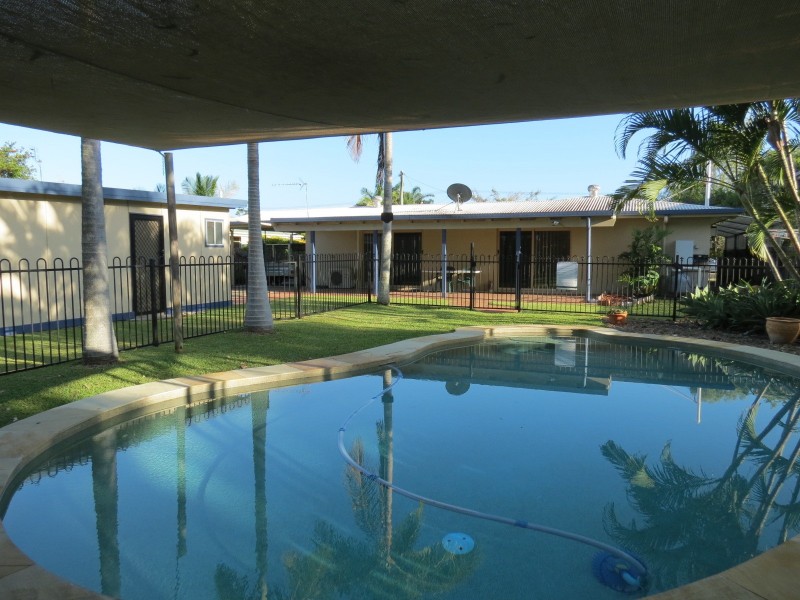 74 Lauren Street, Urangan QLD 4655