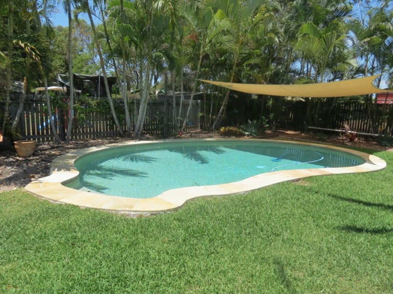 74 Lauren Street, Urangan QLD 4655