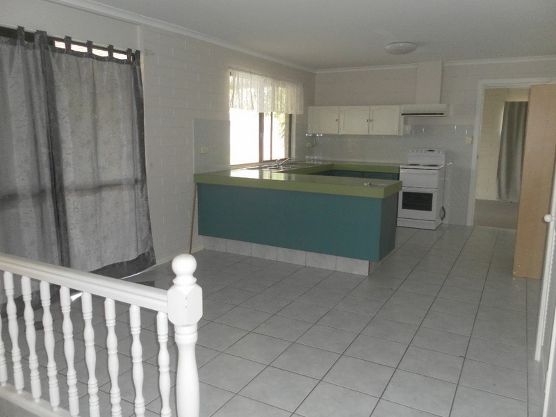 8 Arthur Street, Urangan QLD 4655