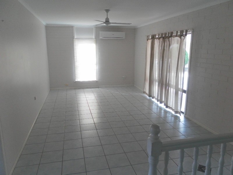 8 Arthur Street, Urangan QLD 4655