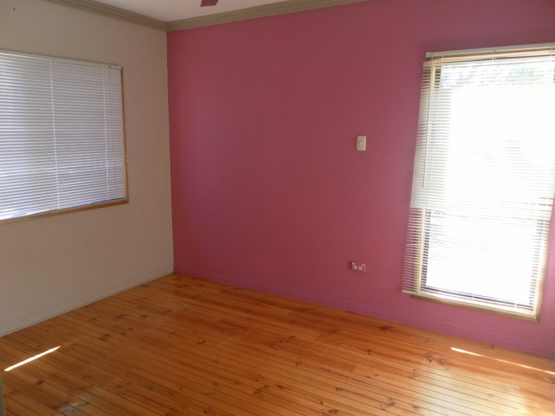 8 Arthur Street, Urangan QLD 4655