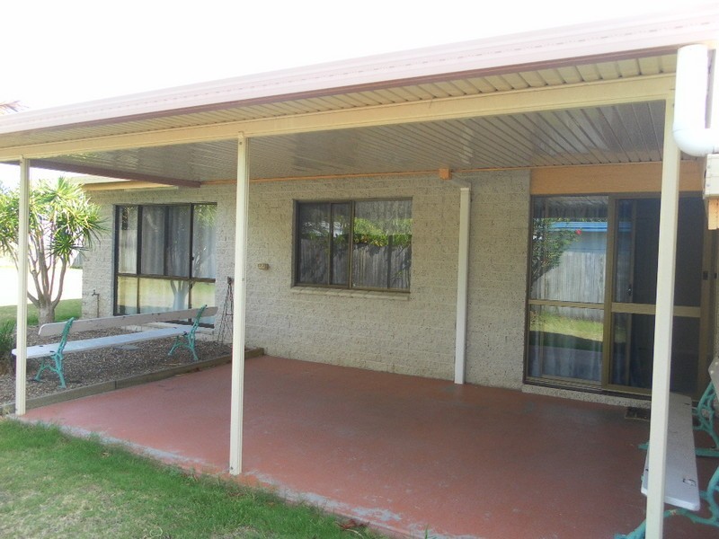 8 Arthur Street, Urangan QLD 4655