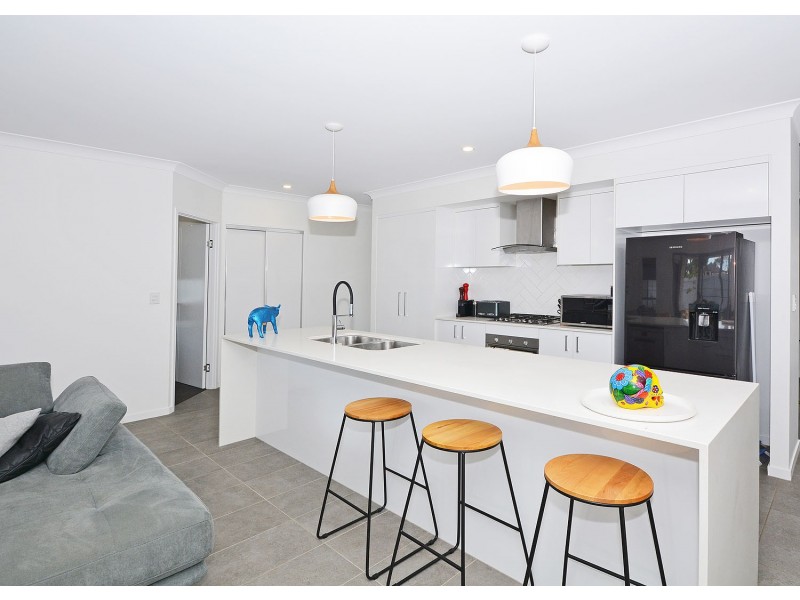 27 Polson Street, Point Vernon QLD 4655