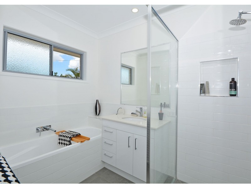 27 Polson Street, Point Vernon QLD 4655